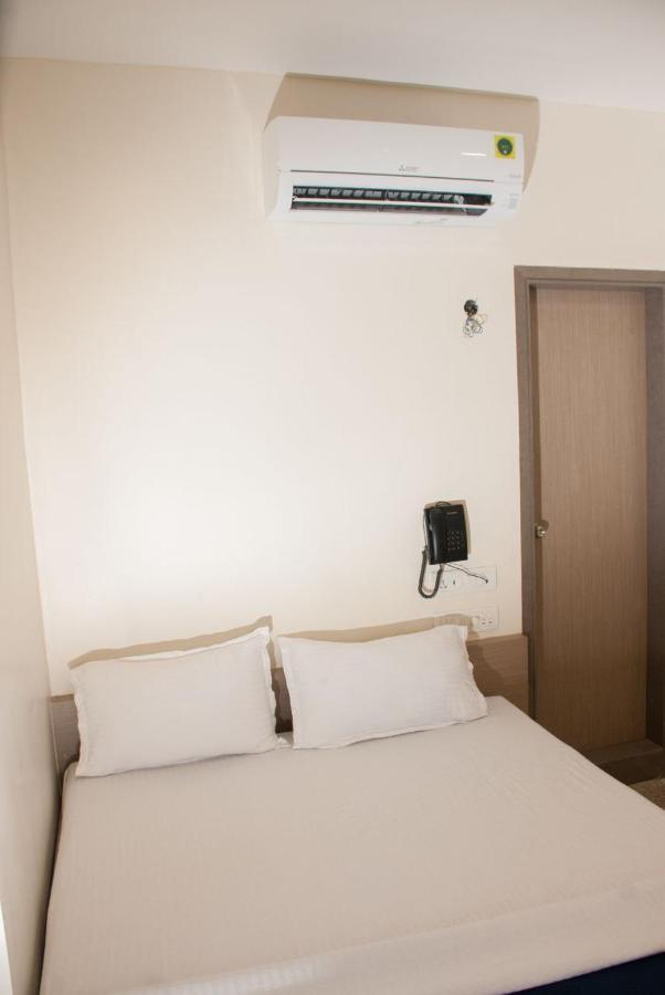 City Hotel Мумбаї Екстер'єр фото